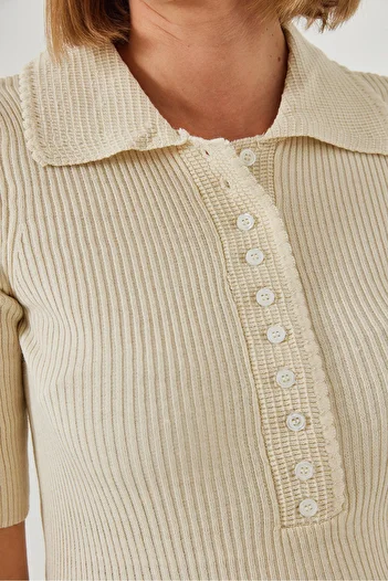 Bianco Lucci Women's Wide Neckline Buttoned Placket Sweater 20246251
