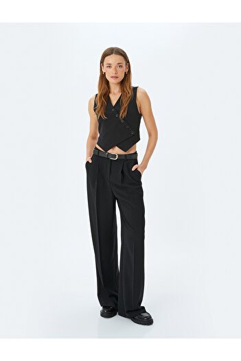 Koton Buttoned Asymmetrical V-Neck Crop Vest