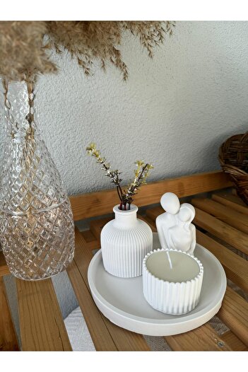 MUM Decorative Hugging Lover and Vase Set 4 Pieces