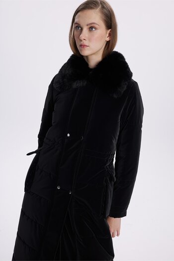 Zühre Black Coat with Fur Collar Pockets 13699