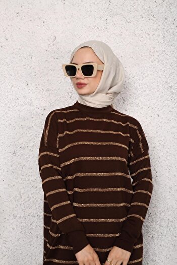 FATELLA KADIN MODEST KENDİNDEN DESENLİ YANDAN YIRTMAÇLI SİMLİ TRİKO TUNİK