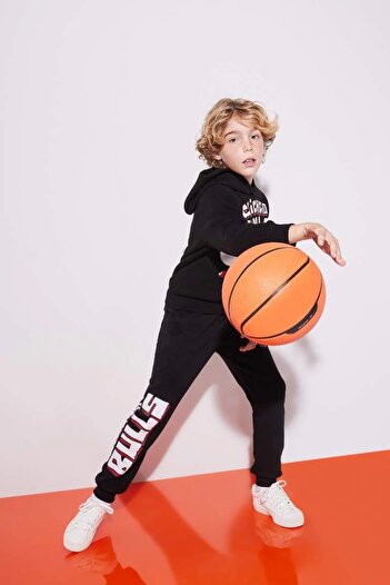 DeFacto B4910 Nba Chicago Bulls - Thick Jogger Sweatpants with Lace-Up Waist and Pocket