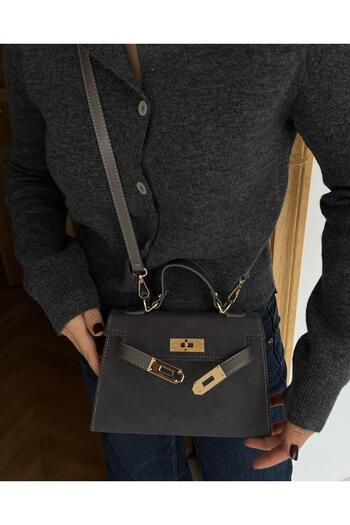 Tina İstanbul Geantă din nubuc gri - cu capac și accesorii pentru curea
