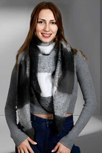 Uniquetrenders Women's Soft Textured Plaid Patterned Triangle Shoulder Shawl Scarf