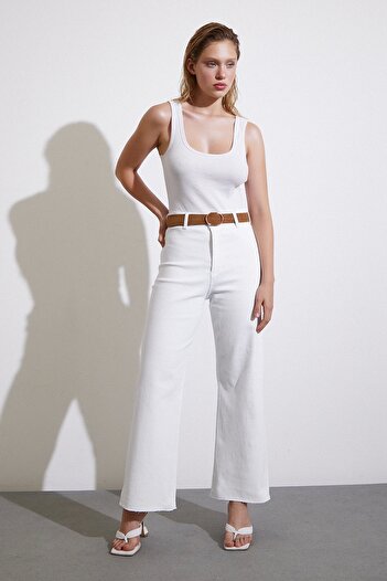 Never more White Loose Jeans - High Waist, Cut-Cut Leg