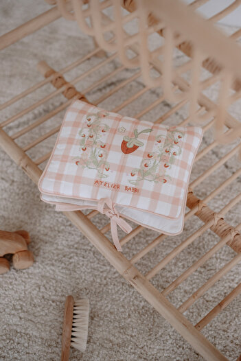 Atelier Babbi Strawberry Patterned Islaq Wipes and Cloth Bag
