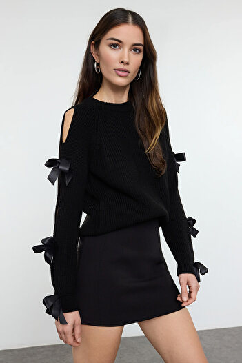 Trendyol Collection Pulover negru cu mâneci cu panglică și fundă detaliată TWOAW25KZ00388