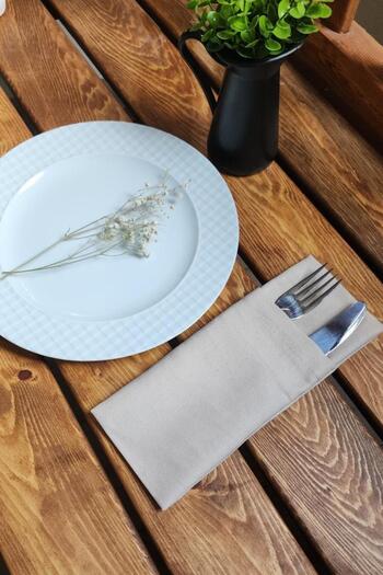 ALTINPAMUK Gold Fork Spoon Knife Case 2-Piece Beige Table Serving