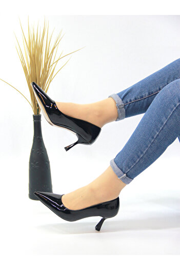 Everest Women's Black Flat Patent Leather Stiletto Heeled Shoes