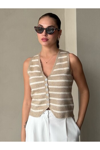 Laluvia Beige Cream Mother of Pearl Button Two-Color Vest - 231005