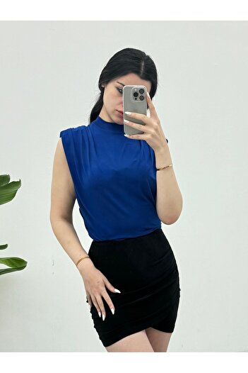 Modamorfo Saks Sandy Blouse - Padded and Zero Sleeve Design