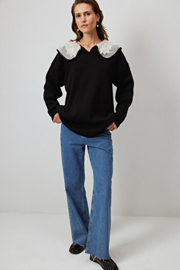 Touché Privé Knitted Sweater with Embroidery Detail