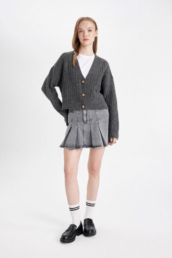 DeFacto Regular Fit V-Neck Basic Plain Button Knitwear Cardigan R1389Az24Wn
