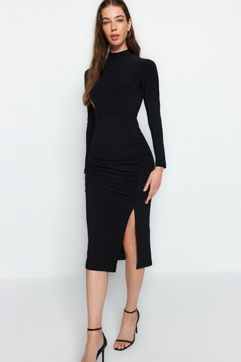 Trendyol Collection Rochie tricotată Midi flexibilă, cu guler înalt, cu fantă cu detaliu, drapaj negru TWOAW24EL00134