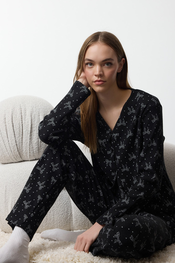 Trendyol Collection Sada měkká stuha Žebrovaný cardigan a pletené pyžamo - černá a vícebarevná Thmaw25Pt00074