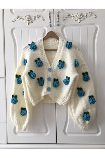 El örgüsü Cardigan de damă tricotat manual cu detalii trandafiri, cardigan floral