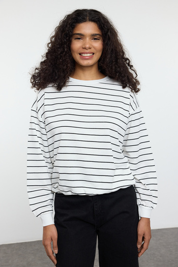 Trendyol Collection Bílá 2 příze Crew Neck Prokládané Regular Pletená mikina Twoaw25Sw00324