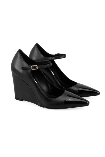 Desa Women's Black Leather Classic Shoes