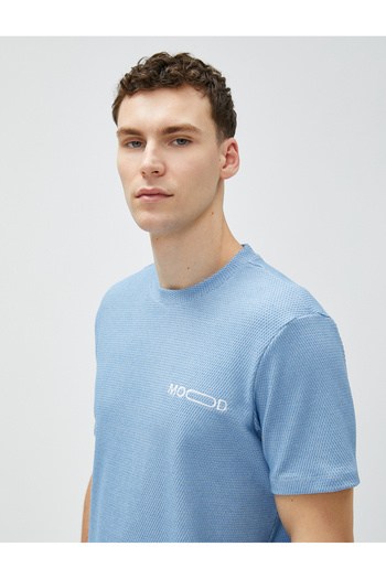 Koton Slim Fit T-shirt με κοντό μανίκι με λαιμόκοψη με υφή