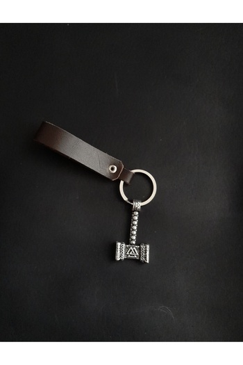 BSN Store سلسلة مفاتيح من الجلد الطبيعي باللون البني مع شكل مطرقة Thor من Nordic Mythology