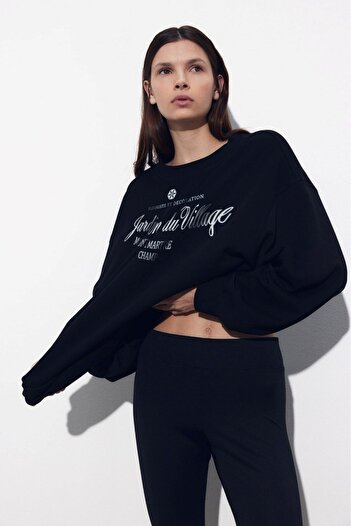 The Champ Clothing Μαύρο φούτερ με λαιμόκοψη Fleece Jardin Du Village με τυπωμένο κείμενο στο εσωτερικό