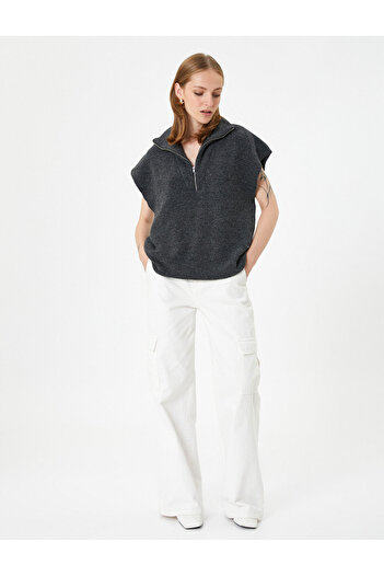 Koton Gerippter Strickpullover mit Stehkragen und halbem Reißverschluss