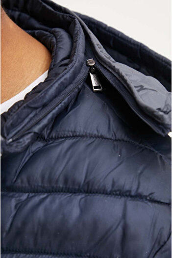 Guess Erkek SUPER LIGHT Şişme Mont - Lacivert