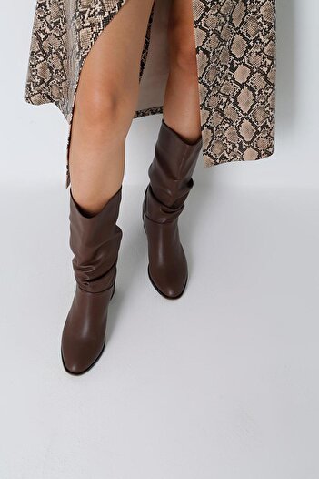 Beyond Women's Brown Cristina Fold Detailed Leather Boots 6.5cm Byndrsl2430