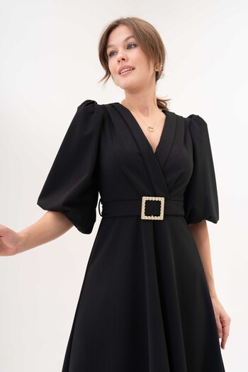 WOMAN VISION Rochie neagră de damă din țesătură creponată elastică, cu mâneci balon scurte, decolteu în V, cu curea, lungime midi, cu decupaj evazat, model 3602