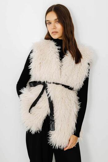 Hooopstore Selection Fluffy Feather Ecru Vest