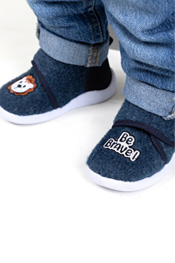kids A more Lionel Aslan Figürü Nakışlı Erkek Çocuk Keçe Panduf Lacivert