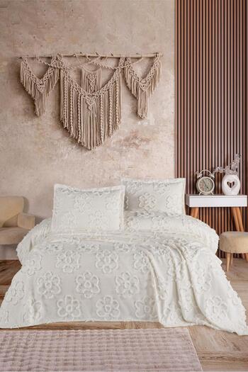 BlueMaison Ecru Daisy Oversize Bedspread - Boutique Chenille