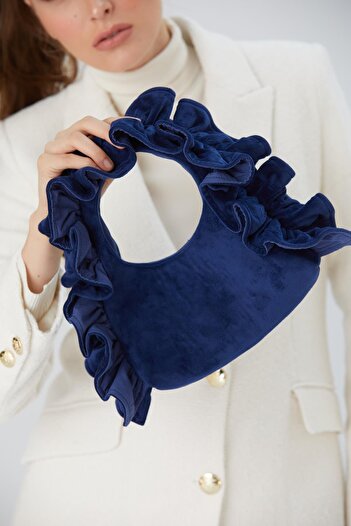 SHUBBAGS Kadın Lacivert Fırfır Detaylı Kadife Kumaş El Çantası Clutch Portföy