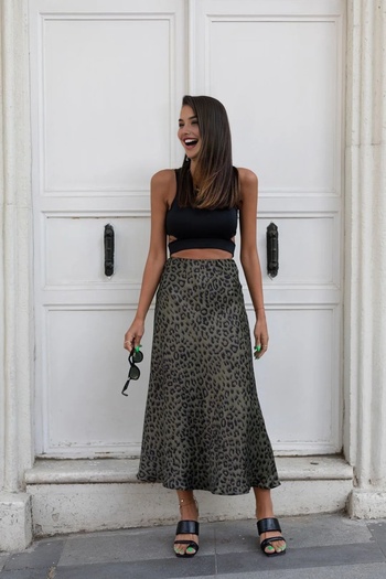 medipek High Waist Leopard Print Satin Midi Skirt - Elastic and Zip-Up, 85 cm