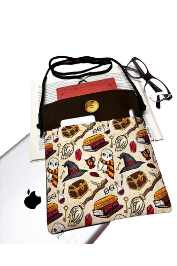 Smyrna Hanging Book Tablet Bag – Case