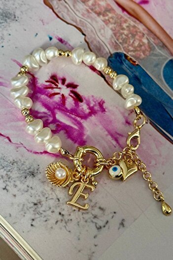 Trendy Butik Letter E Bracelet Pearl Model Oyster, Evil Eye and Heart Dangle Design Letter Bracelet