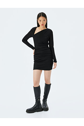 Koton Βραδινό φόρεμα με ασύμμετρο λαιμόκοψη Slim Fit Mini Glitter