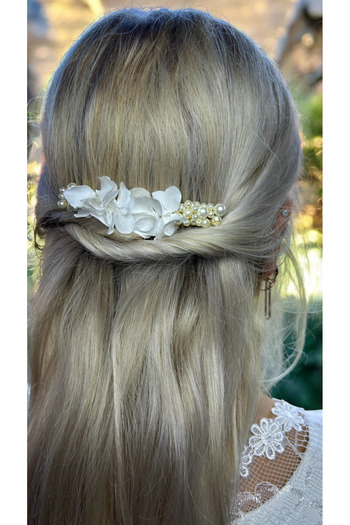 Eva Flore White Floral Bridal Hair Accessory - Hydrangea Pearls, Wedding Comb Buckle Bun