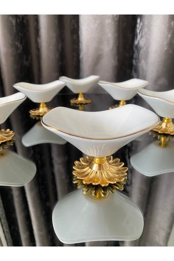 atabey home 6-Piece Real Gold Gilded Fine Pattern Casting Daisy Footed Boat Type Porcelain Turkish Delight Bowl & Sauce Bowl