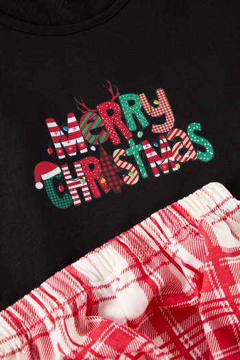 Trendyol Collection Schwarz-rotes Baumwoll-Strick-Pyjama-Set mit Neujahrsmotiv THMAW25PT00220