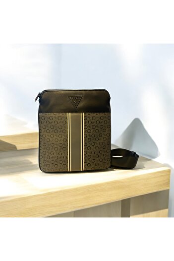 Guess Jeremy Crossbody Flat - Stylish Design