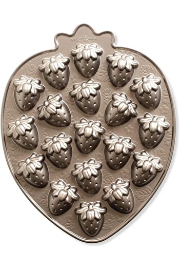 STOREMAX Polysight Ware Strawberry Patch Bites Pan Trendzap 467437