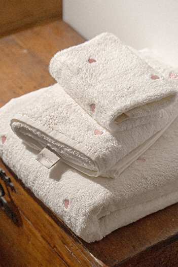 Nazik Home Amore Embroidered Heart Patterned Hand Towel - 30x50 cm
