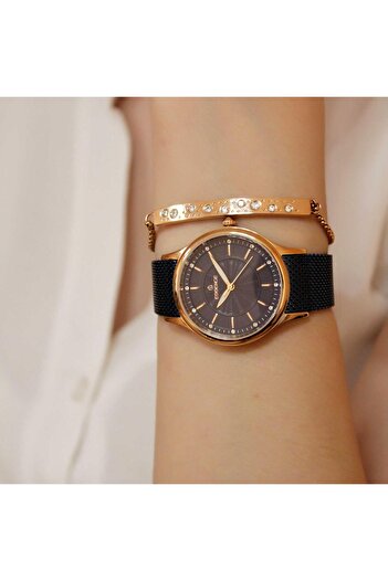 Essence Saat