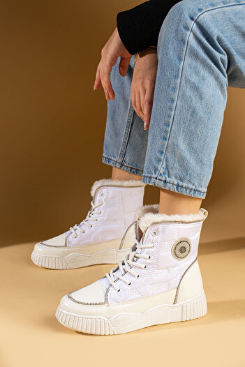 Pembe Potin New Season White Women's Warm and Stylish Sheepskin Lace-Up Sports Boots