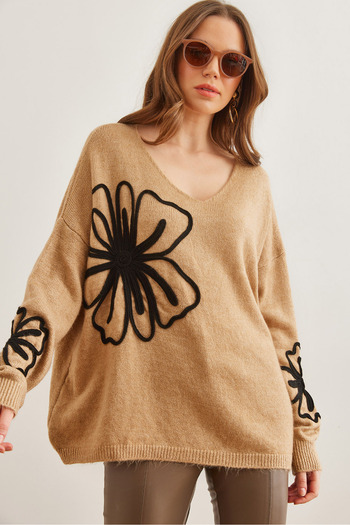 Olalook Camel Decorated Soft Knitwear V-Neck Sweater - Kzk- 19000695