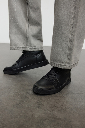 TRENDYOL SHOES Černá pánská sportovní obuv z pravé kůže 
 TAKAW25SN00015