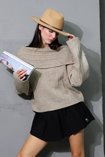 Mila Stone Madonna Collar Knitwear Sweater