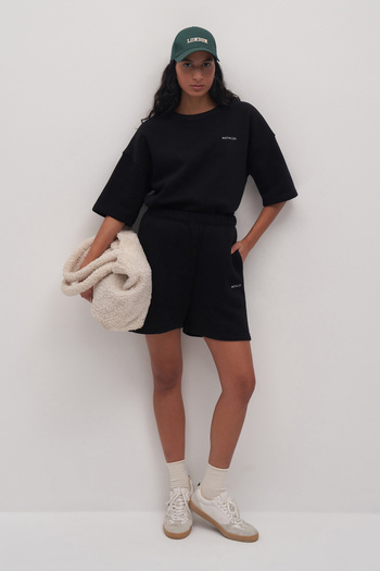 Mathilda Store Μαύρο Basic Σορτς Jardon με λεπτομέρεια κεντήματος