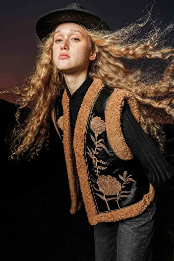 Hooopstore Embroidered Camel Kovboy Vest